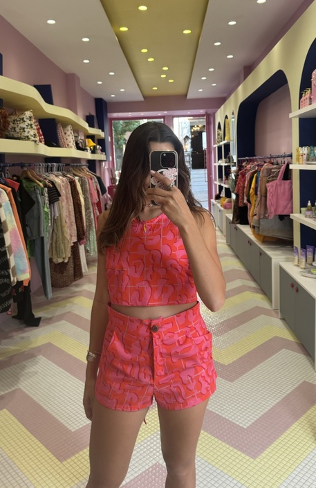 Red leopars short